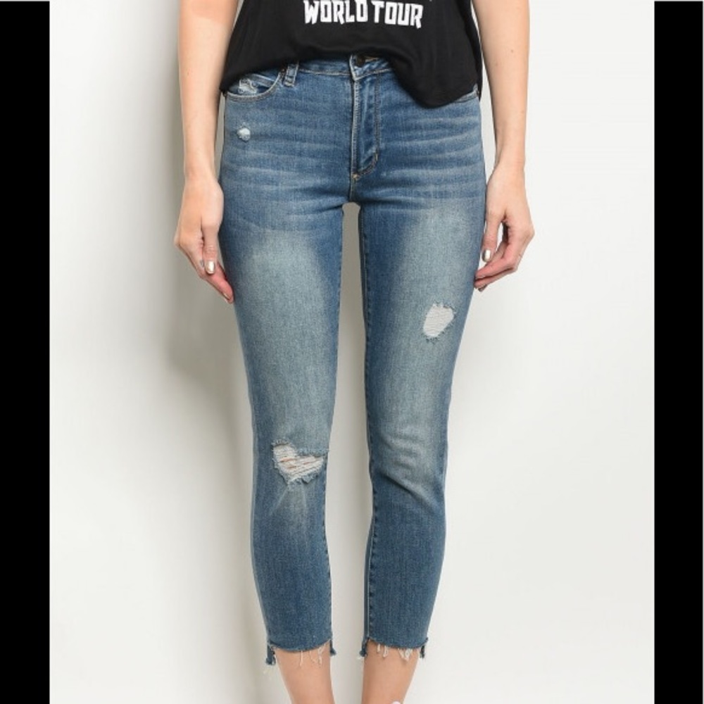 Skinny unbalance sizzor cut denim Capri jeans